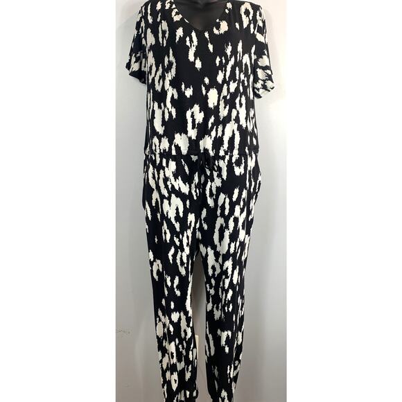 LuLaRoe Black & White Short Sleeve Jumper - Size Medium - Picture 1 of 4